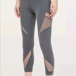 Lululemon rare Mesh in Motion Crop 23" size 6